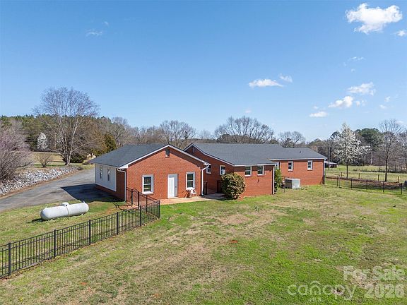 3rd image of 1574 Us Highway 221a