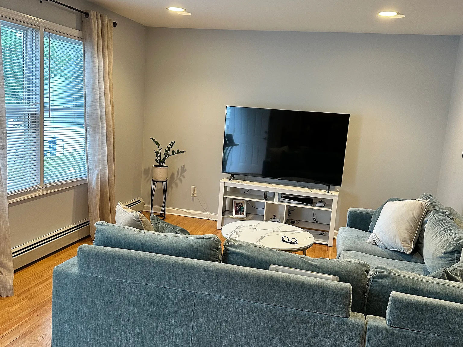 2 bed, 2396 sqft, $2,200 — Photo 4