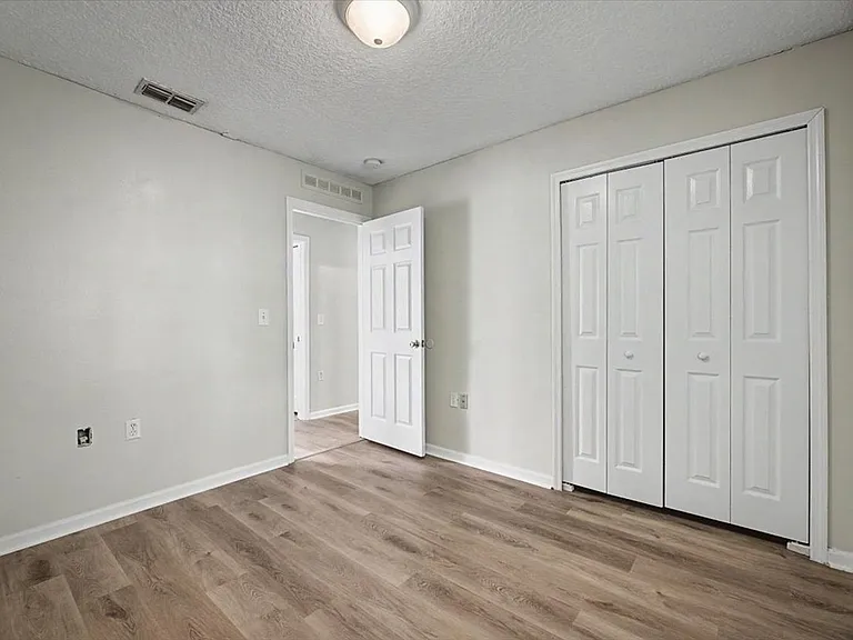 3303 Broadway Ave — Photo 16