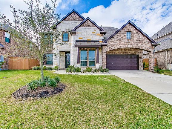 2nd image of 2804 La Spezia Ln