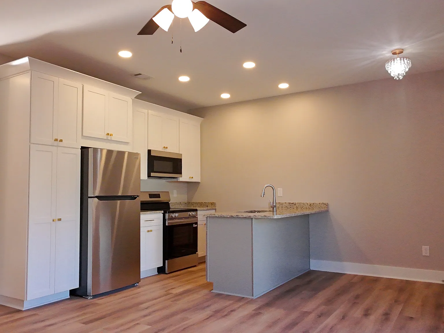 3 bed, 1272 sqft, $1,800 — Photo 2
