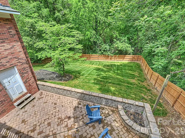 2027 Wensley Dr — Photo 19