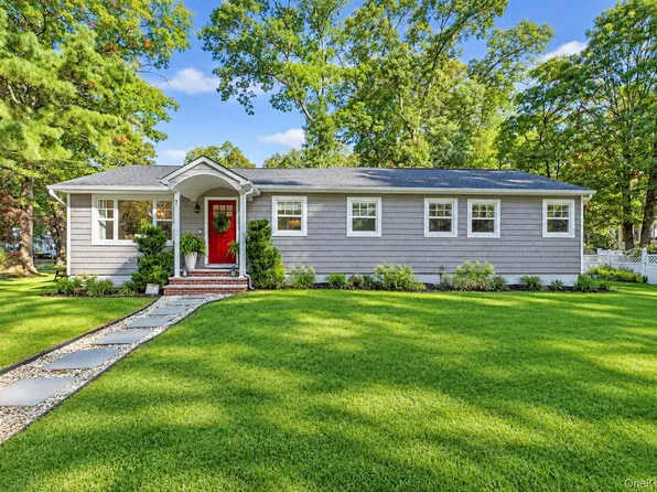 7 Centerview Trail, Ridge, NY 11961