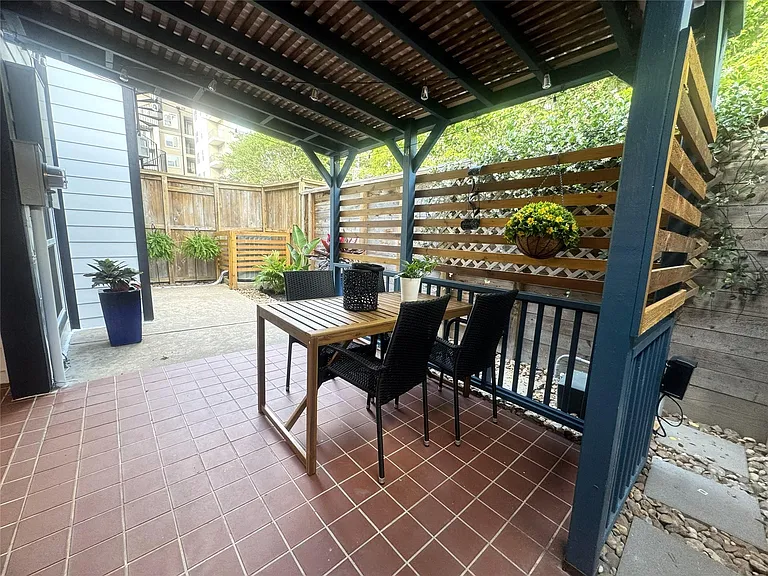 516 S Post Oak Ln #9 — Photo 37