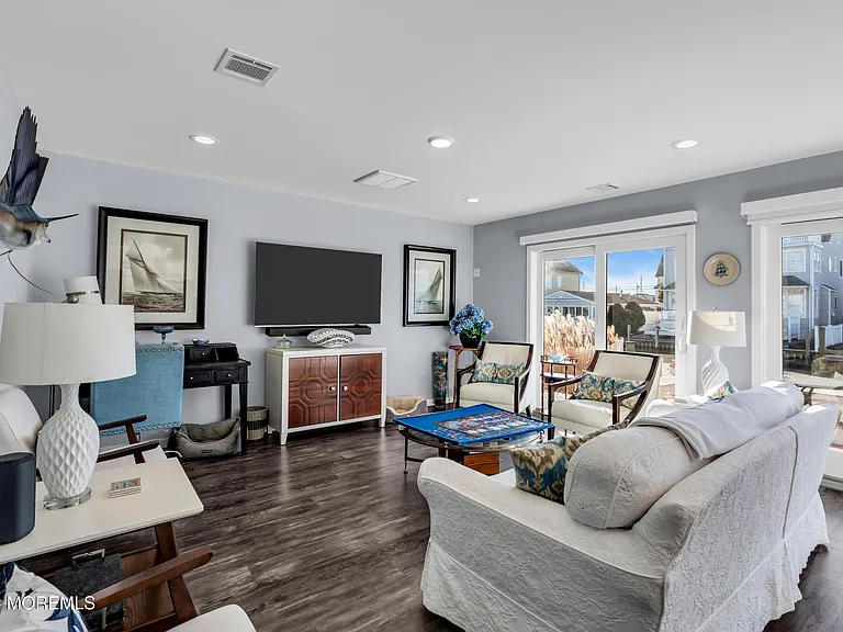 213 Hayes Ct — Photo 8