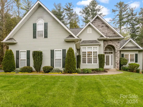 24 Kanuga Forest Dr, Hendersonville, NC 28739
