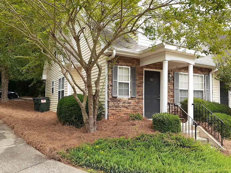 1325 Cedar Shoals Dr #301 — Photo 1