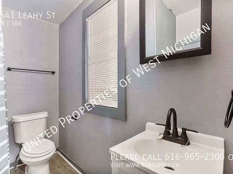1541 Leahy St — Photo 14