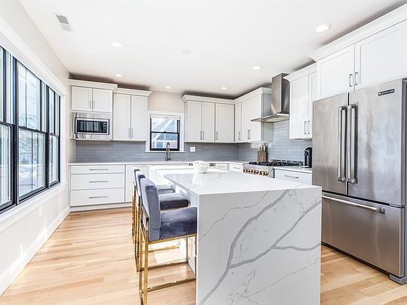 3rd image of 1 Zamora St #2