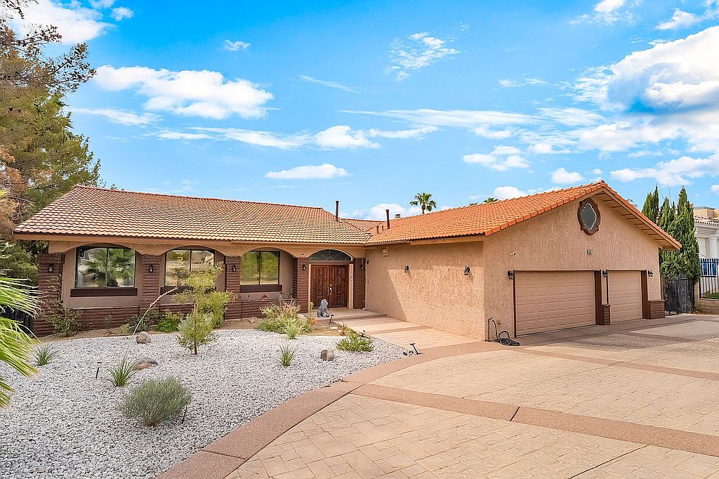 2817 La Mesa Dr