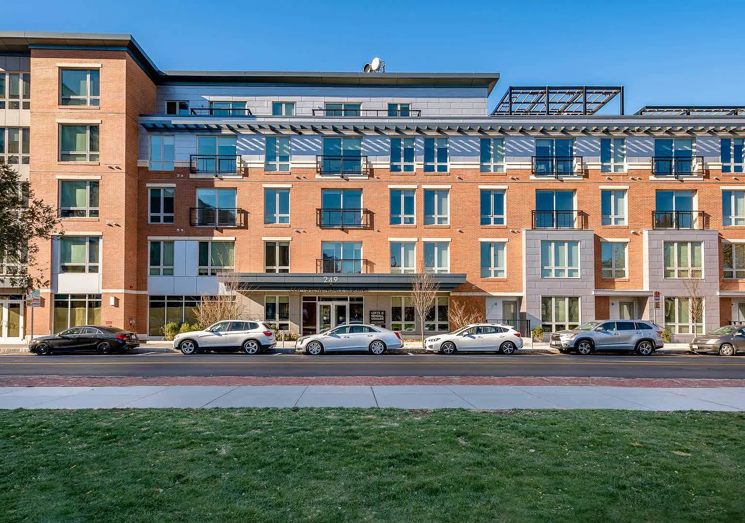 2 bed, $4,675 — Photo 4