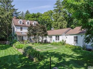 429 Mill River Rd, Oyster Bay, NY 11771