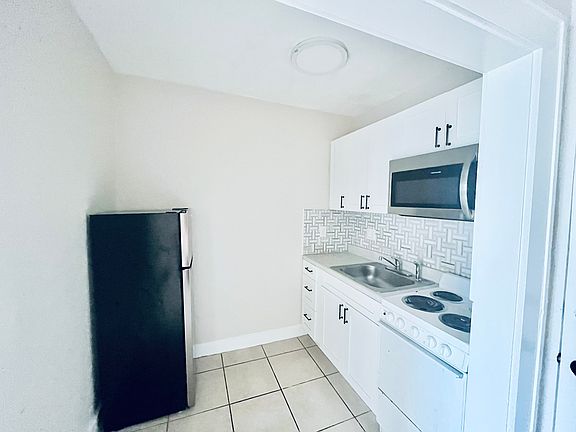 2nd image of 360 13th Ave NE #20361b4ea