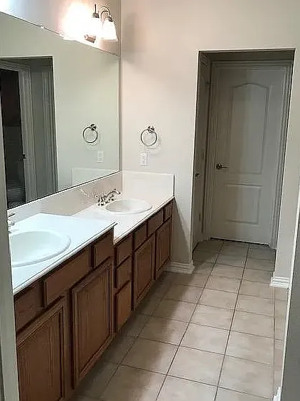 MASTER/PRIMARY BATH