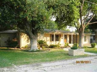 104 Lilac Ln, Del Rio, TX 78840