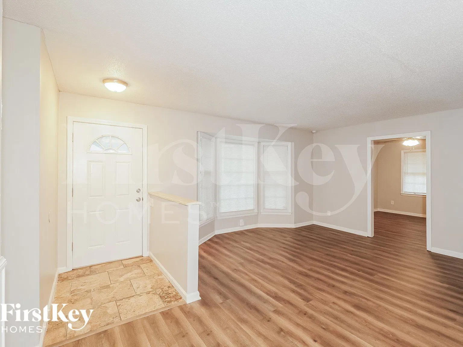 4 bed, 2.0 bath, 1369 sqft, $2,020 — Photo 3