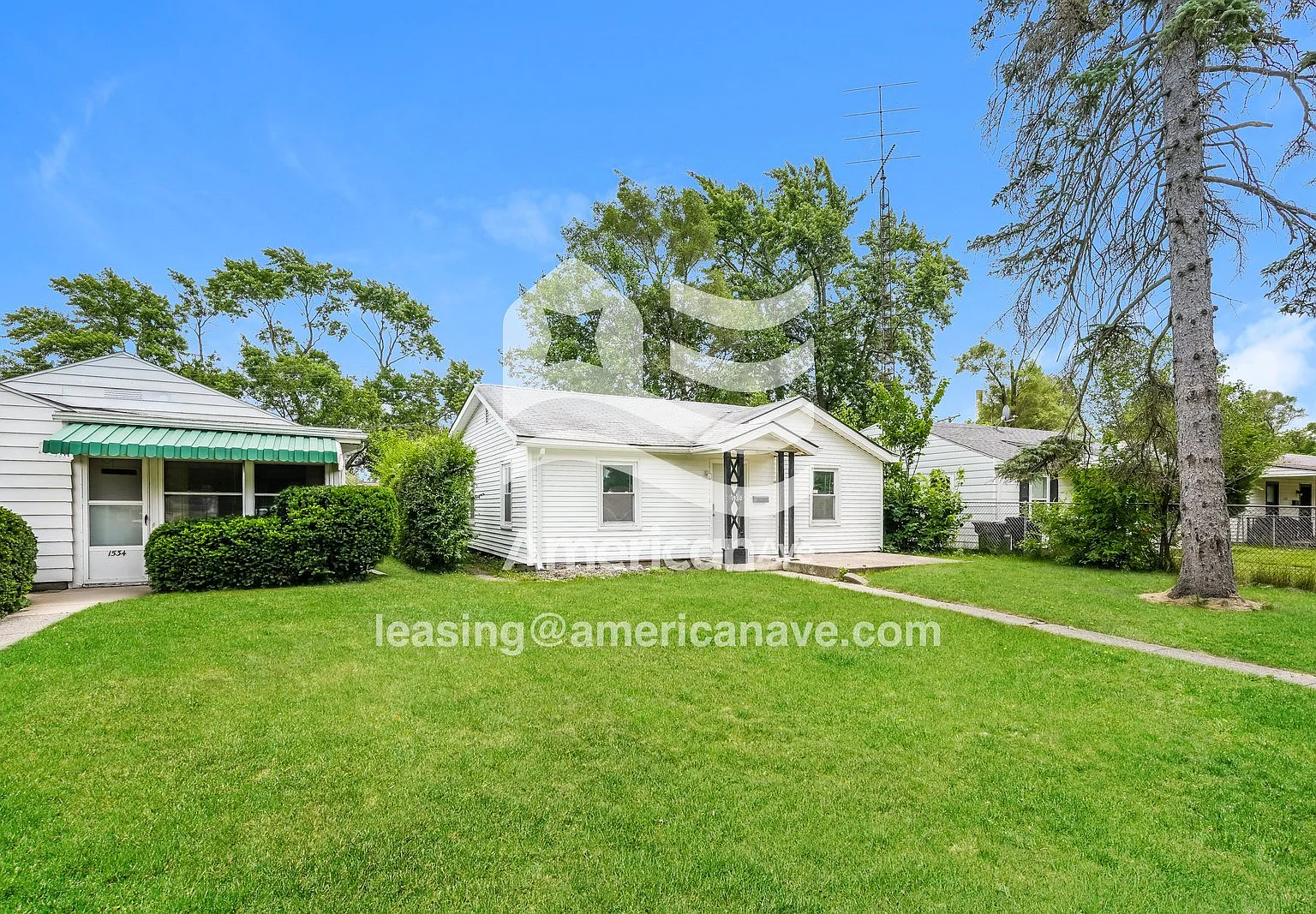 3 bed, 1.0 bath, 1020 sqft, $884 — Photo 2