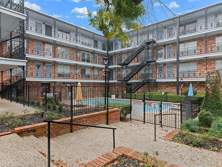 8401 N New Braunfels Ave #240 — Photo 27