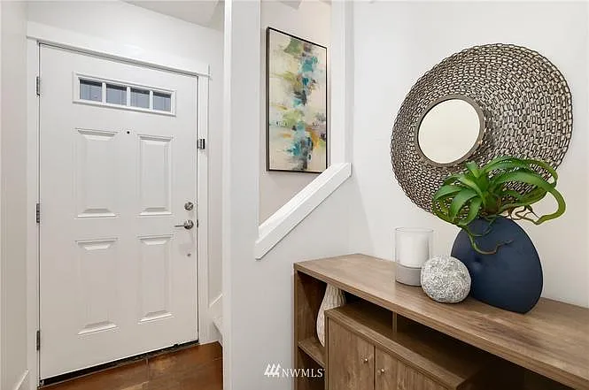 3 bed, 2.5 bath, 1340 sqft, $3,700 — Photo 4