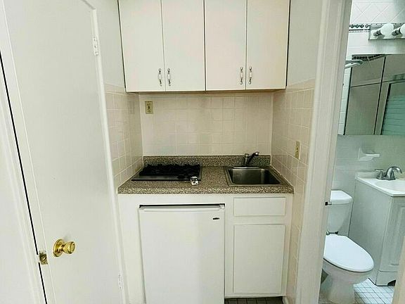 2nd image of 262 W End Ave APT 3B