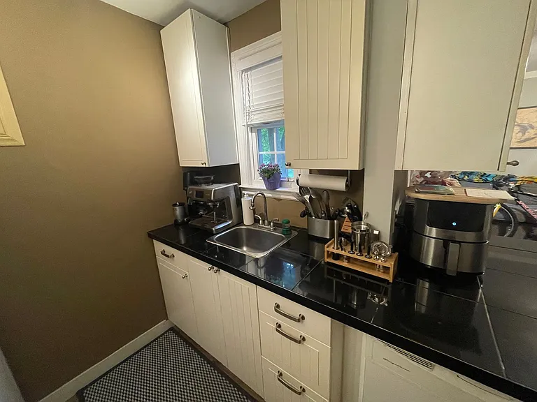 842 Thorn St — Photo 4