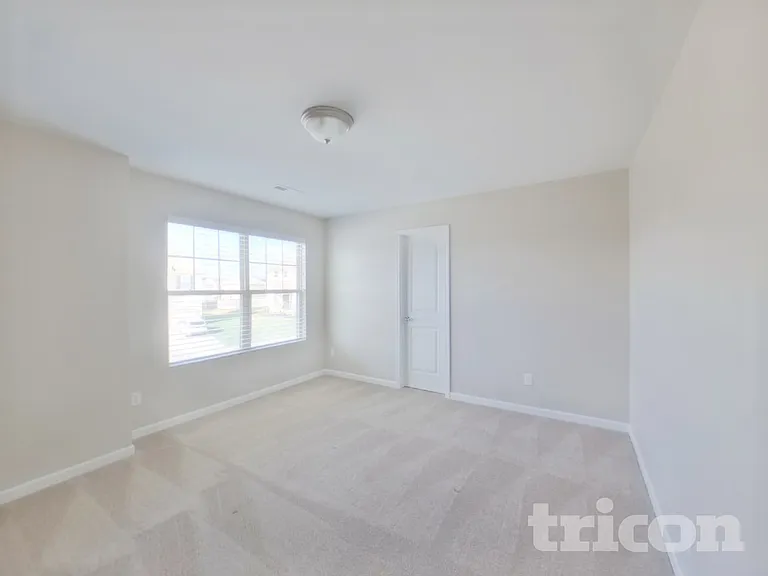1035 Lonergan Cir — Photo 10
