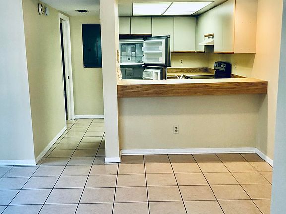 3rd image of 2968 Sir Hamilton Cir #1