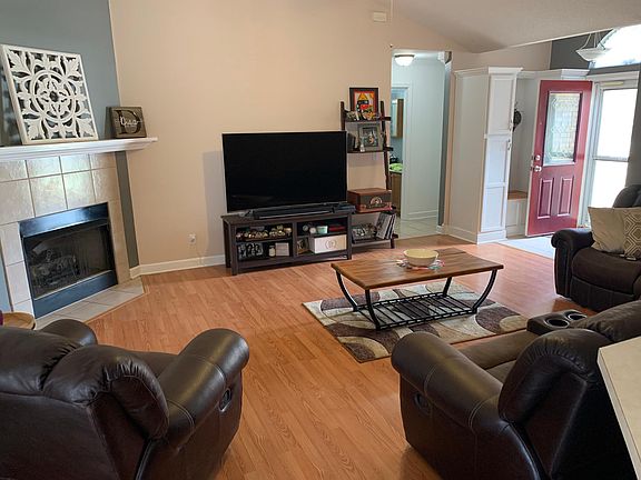 4th image of 921 Scenic Oak Ln