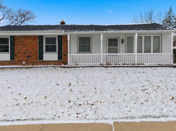 7553 South Chapel DRIVE, Oak Creek, WI 53154