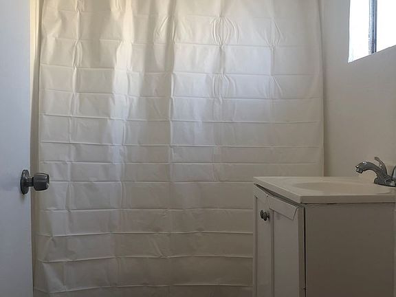 5th image of 622 N Fries Ave APT I