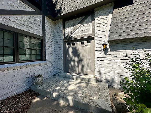 4th image of 3511 S Hillcrest Dr APT 3