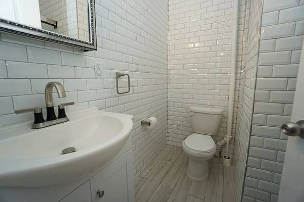 2nd image of 346 E 9th St APT 21