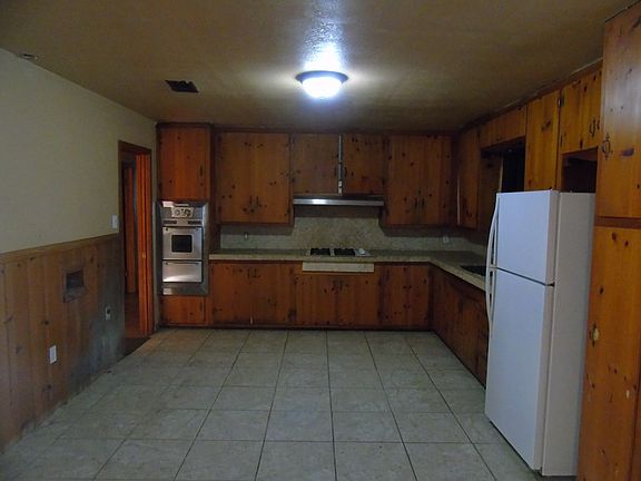 4th image of 1110 S Alford St