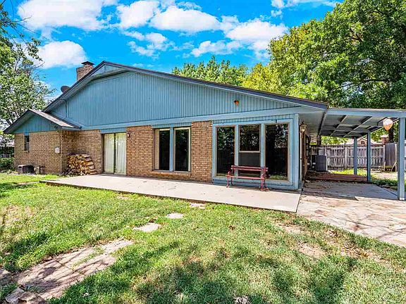 4th image of 2807 NE Scottsdale Cir