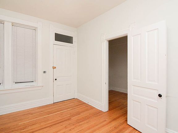 5th image of 1129 N Winchester Ave #F3