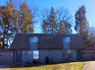225 Twin Cir #1, Phoenix, OR 97535