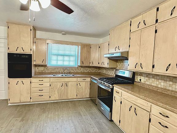 3rd image of 1603 NW 32nd St