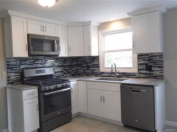 2nd image of 3652 Cumberland Ln