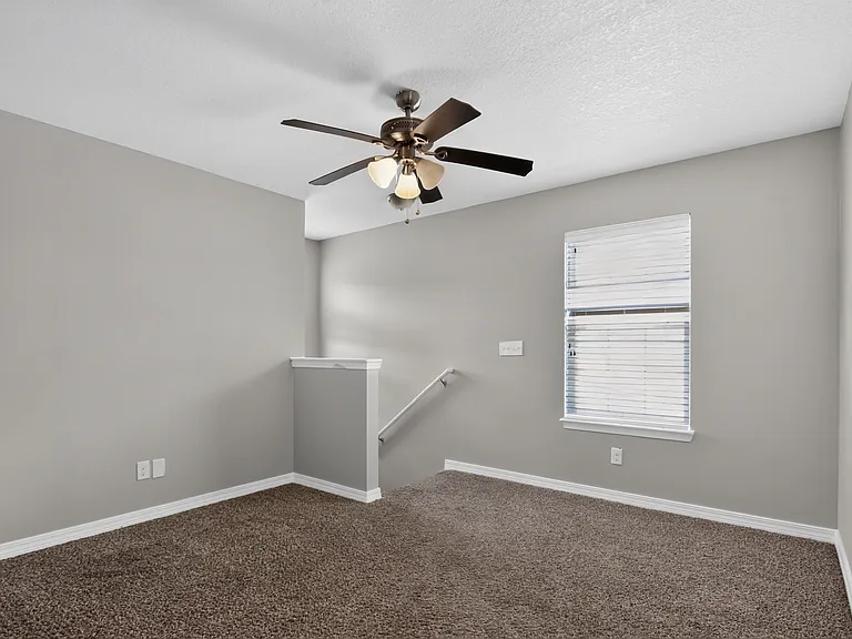 451 Eisenhower Dr — Photo 21