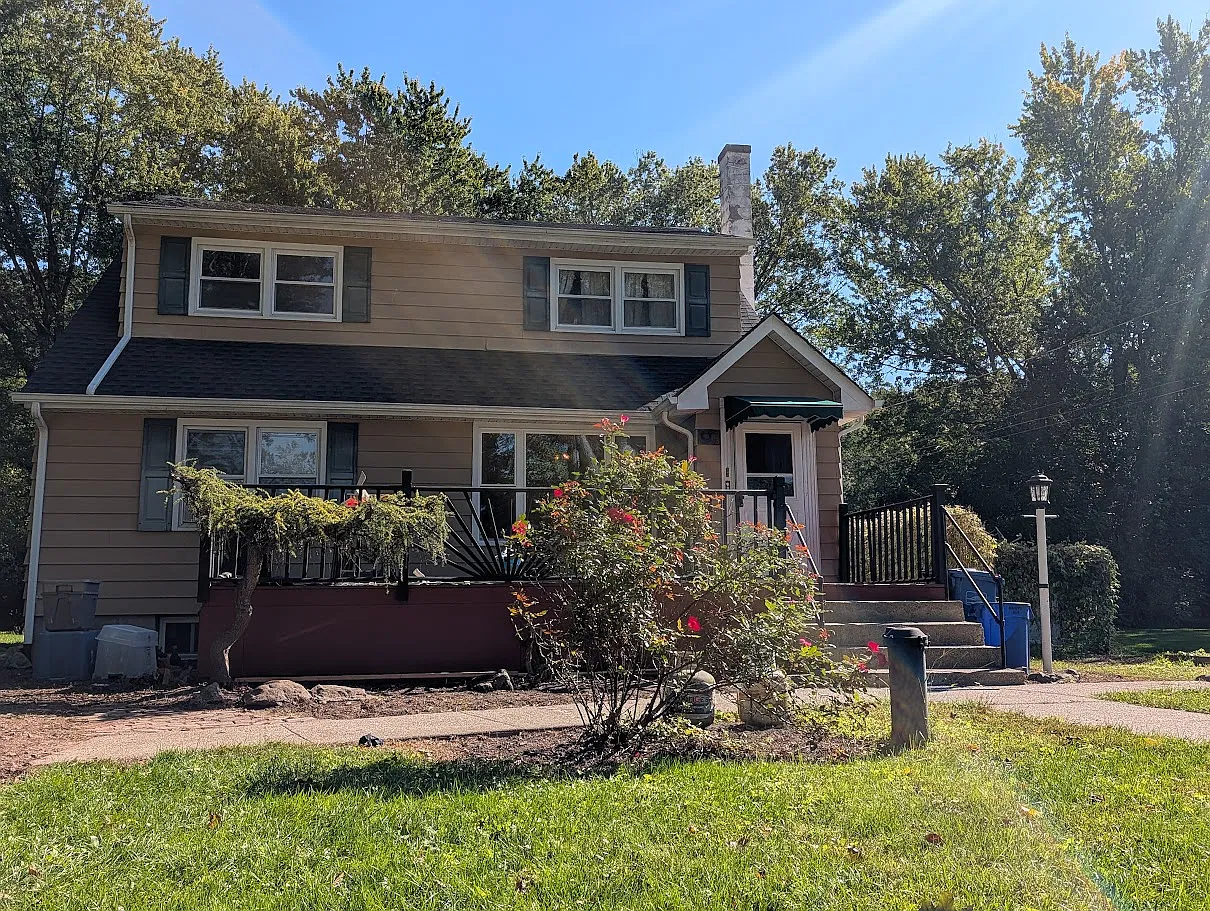 3 bed, $2,400 — Photo 1