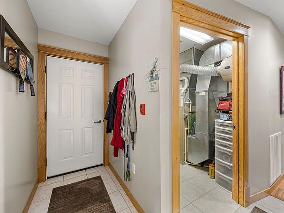 5th image of 1981 Superior Ave #9