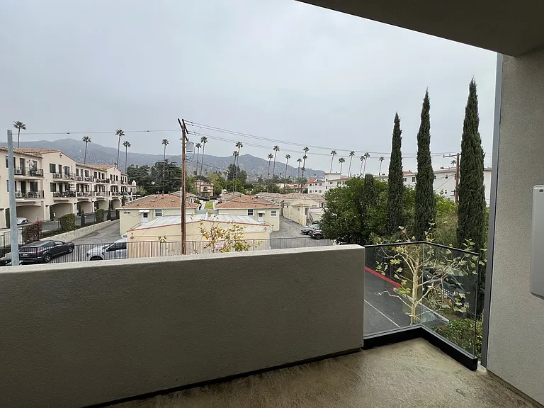 Glenoaks Residences — Photo 34