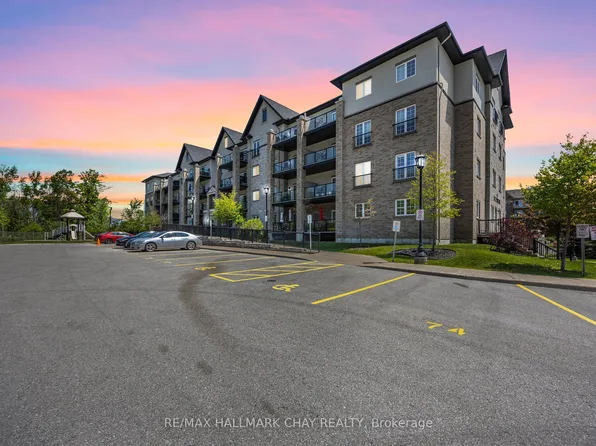 40 Ferndale Dr S #407, Barrie, ON L4N 2L3