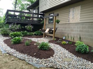 621 Sandy Lake Rd, Kent, OH 44240