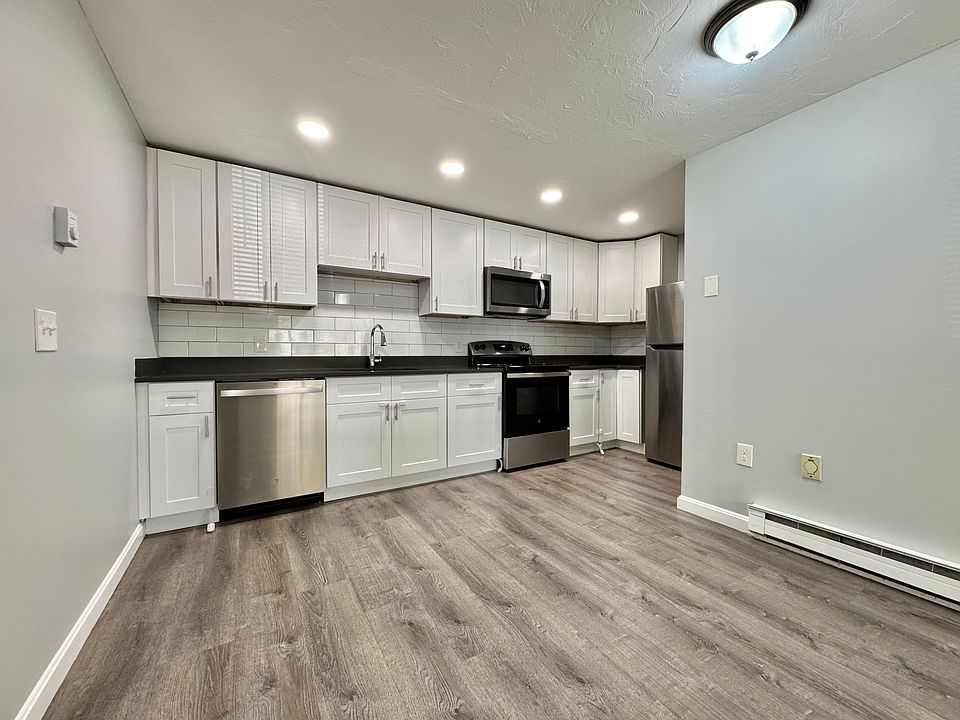 1st image of 433 Sunderland Rd #B