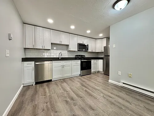 433 Sunderland Rd #B Photo 1