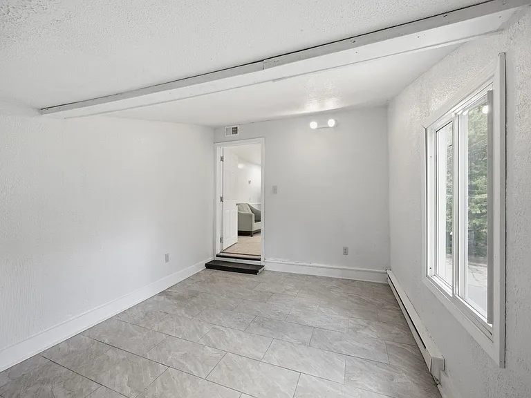 2822 Salisbury St — Photo 35