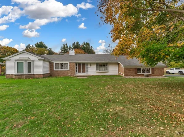 3672 Parkdale Dr, Youngstown, NY 14174