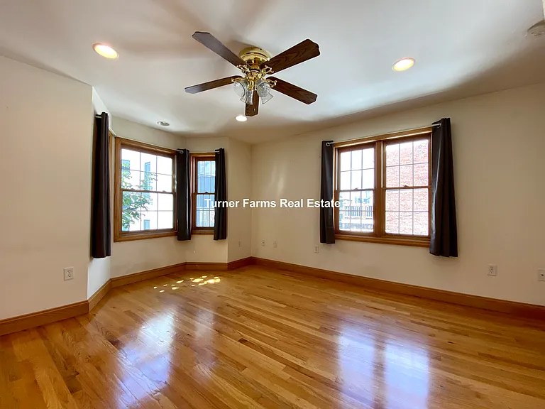 241 W 3rd St #2A — Photo 4