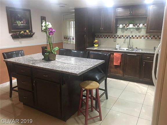3rd image of 3912 Herford Ln